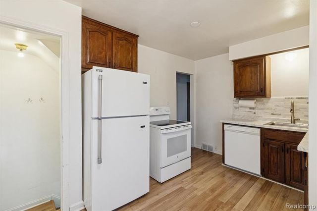 9540 Mercedes, Redford, MI 48239