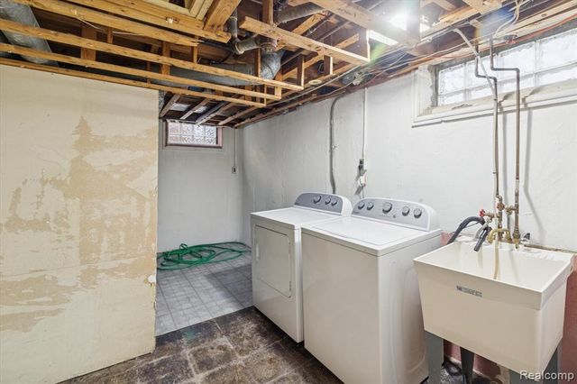 9540 Mercedes, Redford, MI 48239