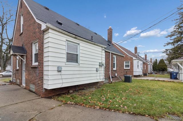 9540 Mercedes, Redford, MI 48239