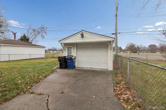 9540 Mercedes, Redford, MI 48239