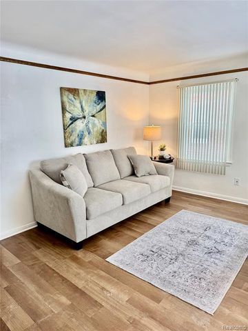 9540 Mercedes, Redford, MI 48239