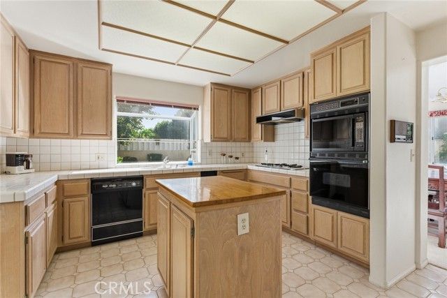 7422 Kyle Court, West Hills (los Angeles), CA 91307