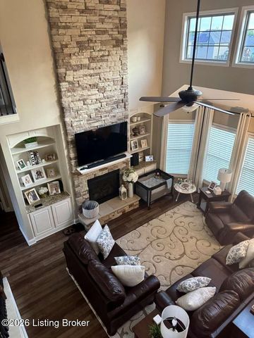 212 Chestnut Grove Ct, Louisville, KY 40023