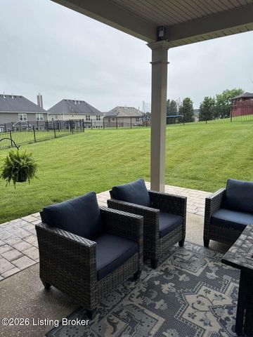 212 Chestnut Grove Ct, Louisville, KY 40023