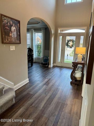 212 Chestnut Grove Ct, Louisville, KY 40023
