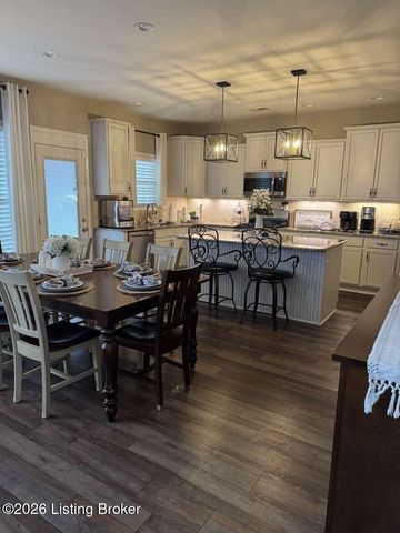 212 Chestnut Grove Ct, Louisville, KY 40023