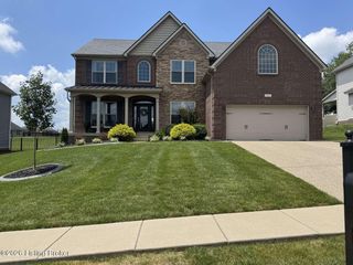 212 Chestnut Grove Ct, Louisville, KY 40023