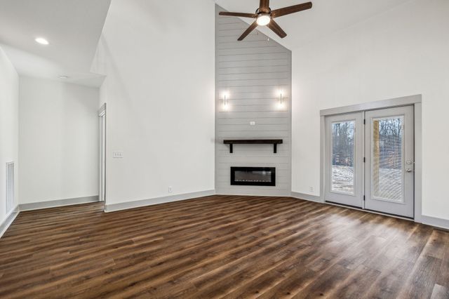 1370 Reda Dr, Clarksville, TN 37042