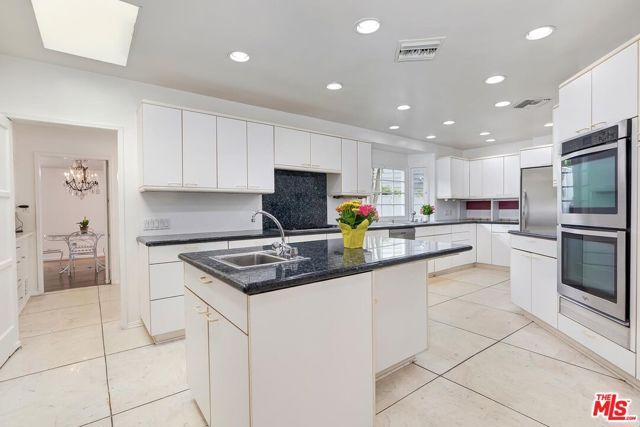 800 Warner Avenue, Los Angeles, CA 90024