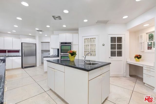800 Warner Avenue, Los Angeles, CA 90024