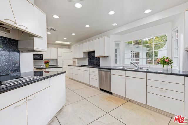 800 Warner Avenue, Los Angeles, CA 90024