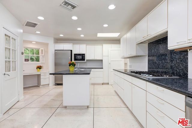 800 Warner Avenue, Los Angeles, CA 90024