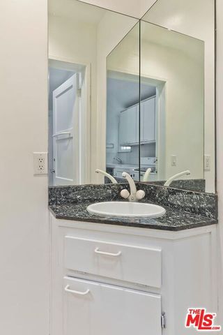 800 Warner Avenue, Los Angeles, CA 90024