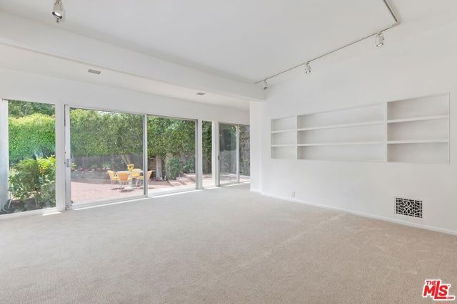 800 Warner Avenue, Los Angeles, CA 90024
