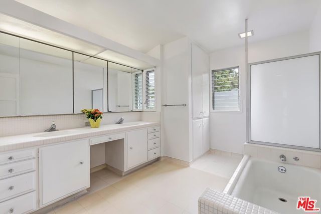 800 Warner Avenue, Los Angeles, CA 90024
