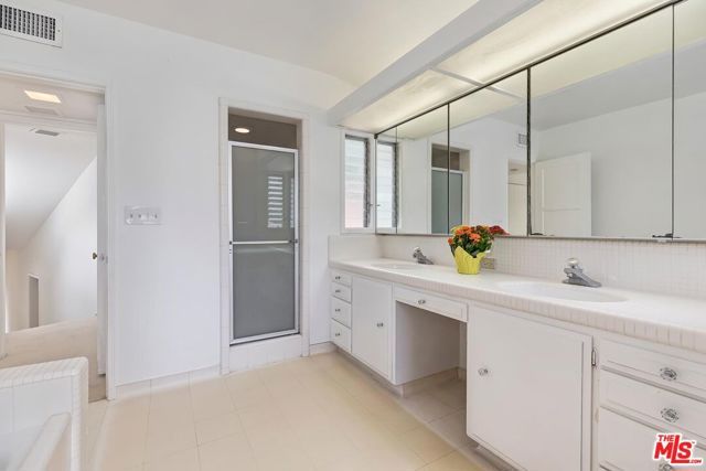 800 Warner Avenue, Los Angeles, CA 90024
