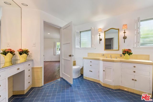 800 Warner Avenue, Los Angeles, CA 90024