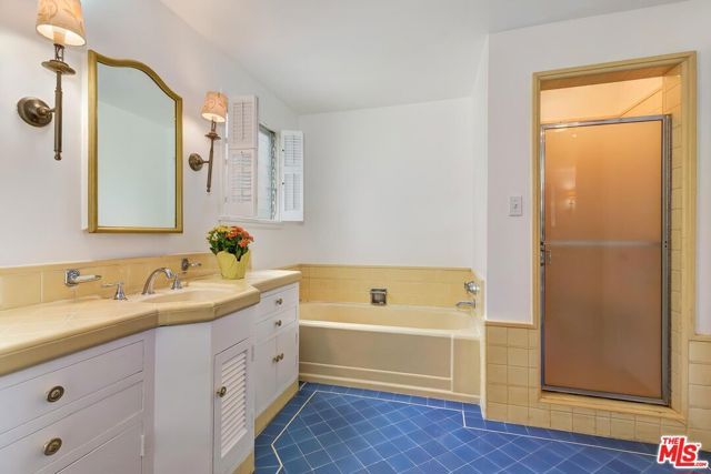 800 Warner Avenue, Los Angeles, CA 90024