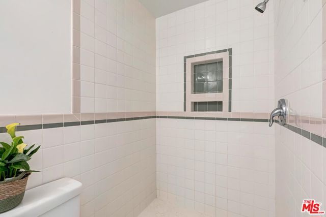 800 Warner Avenue, Los Angeles, CA 90024
