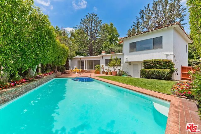 800 Warner Avenue, Los Angeles, CA 90024