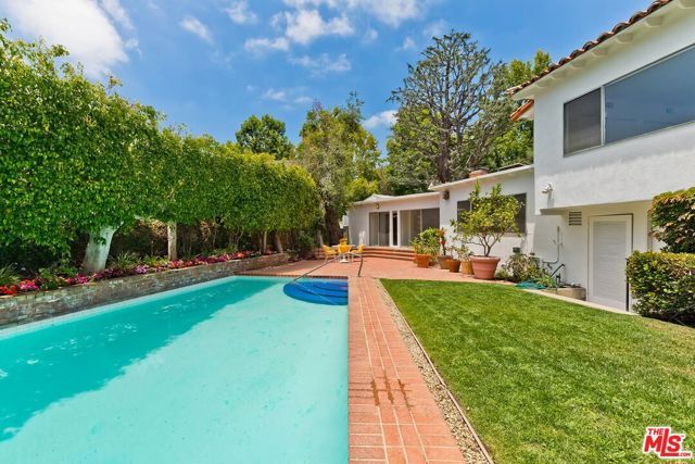 800 Warner Avenue, Los Angeles, CA 90024