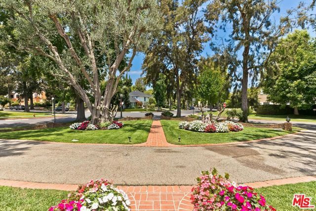 800 Warner Avenue, Los Angeles, CA 90024