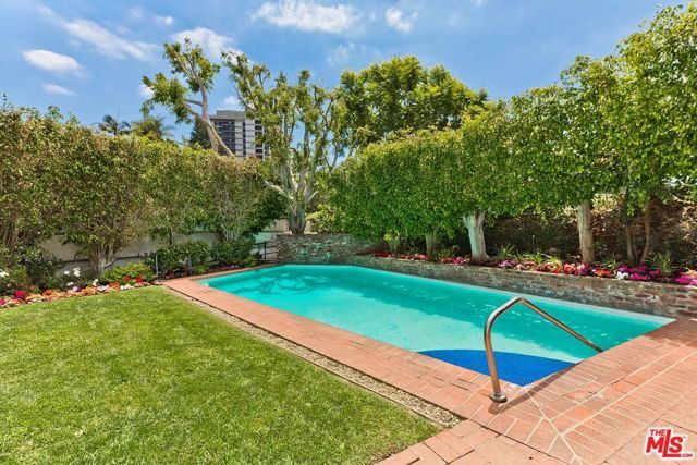 800 Warner Avenue, Los Angeles, CA 90024