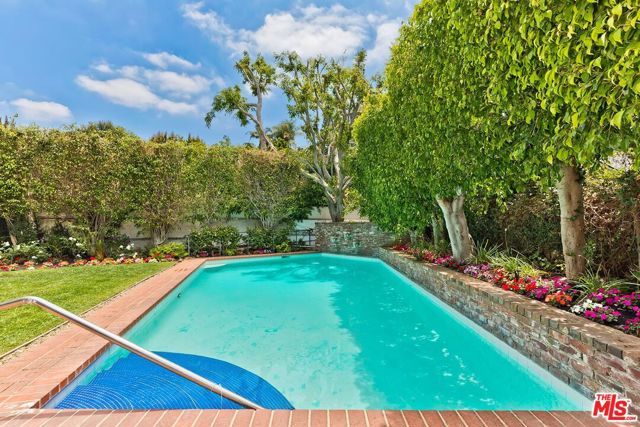 800 Warner Avenue, Los Angeles, CA 90024