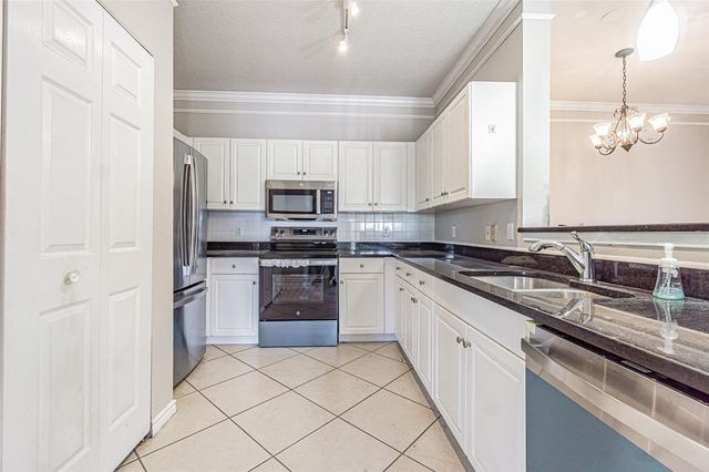 4316 BAYSIDE VILLAGE DRIVE 302, Tampa, FL 33615