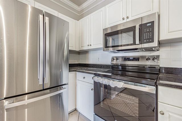 4316 BAYSIDE VILLAGE DRIVE 302, Tampa, FL 33615