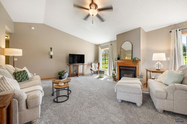 5201 CALE CT, Rapid City, SD 57701