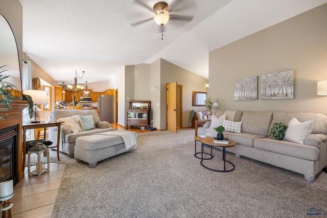 5201 CALE CT, Rapid City, SD 57701