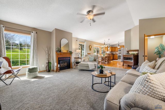 5201 CALE CT, Rapid City, SD 57701