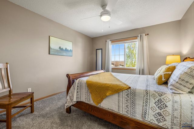 5201 CALE CT, Rapid City, SD 57701