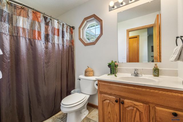 5201 CALE CT, Rapid City, SD 57701