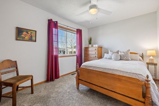 5201 CALE CT, Rapid City, SD 57701