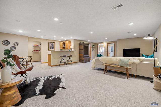 5201 CALE CT, Rapid City, SD 57701