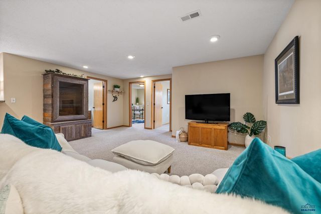 5201 CALE CT, Rapid City, SD 57701