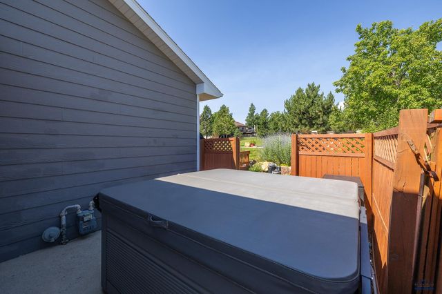5201 CALE CT, Rapid City, SD 57701