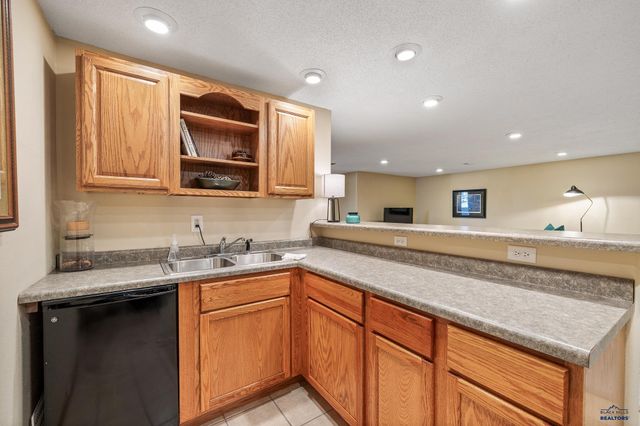 5201 CALE CT, Rapid City, SD 57701