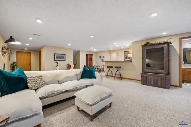 5201 CALE CT, Rapid City, SD 57701