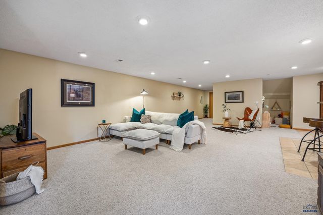 5201 CALE CT, Rapid City, SD 57701