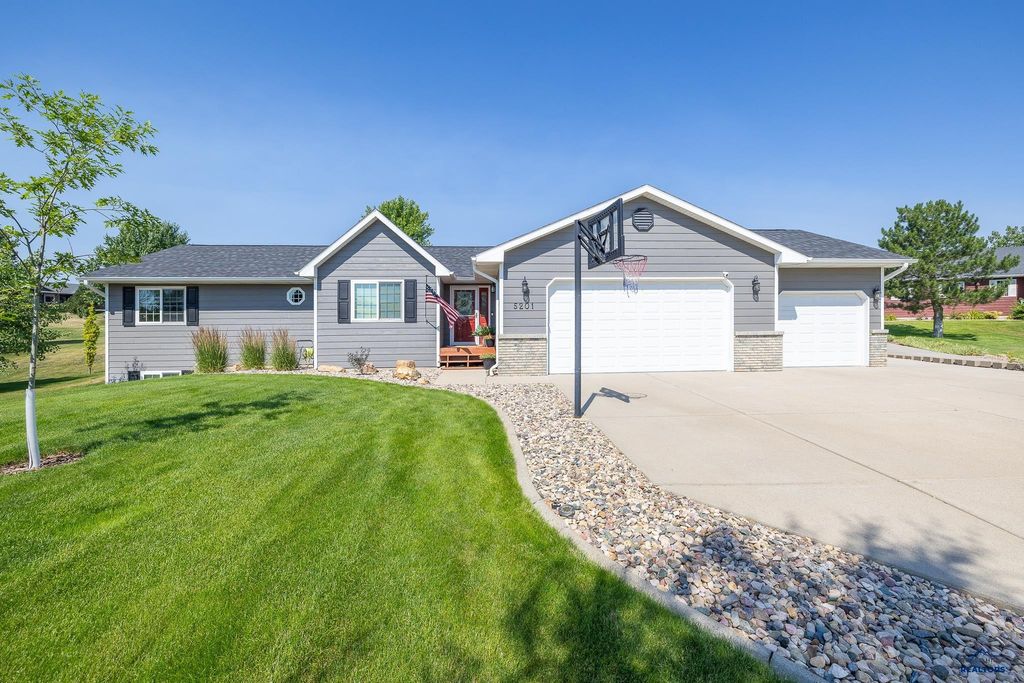 5201 CALE CT, Rapid City, SD 57701