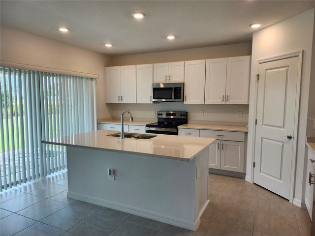 1009 CALICO POINTE CIRCLE, Groveland, FL 34736