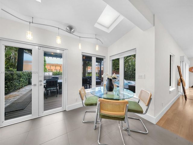 736 NE 17th Way, Fort Lauderdale, FL 33304