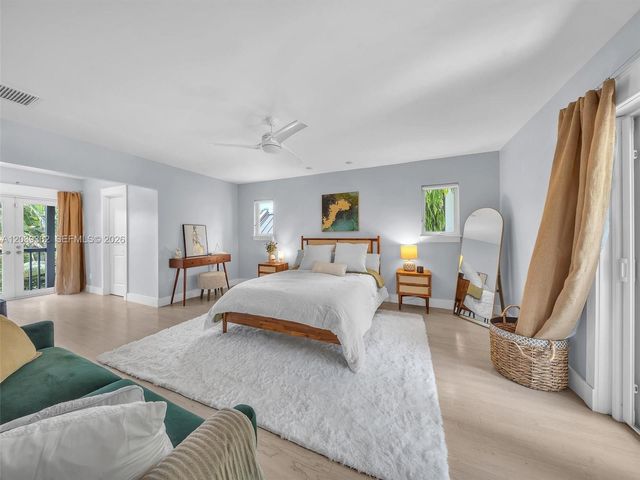 736 NE 17th Way, Fort Lauderdale, FL 33304