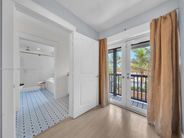 736 NE 17th Way, Fort Lauderdale, FL 33304