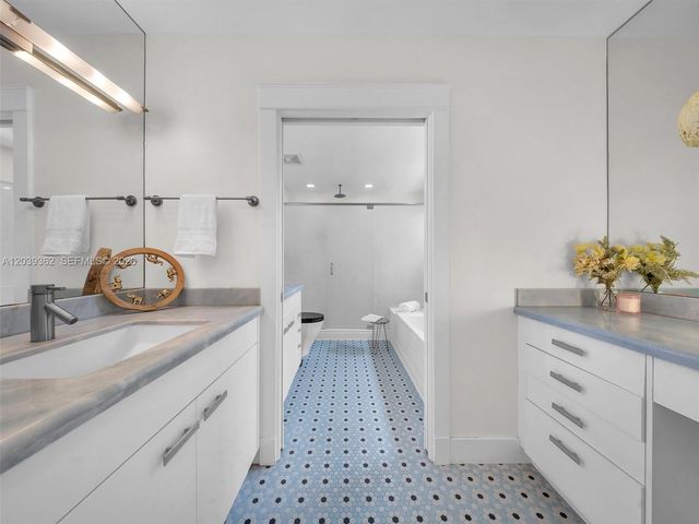 736 NE 17th Way, Fort Lauderdale, FL 33304