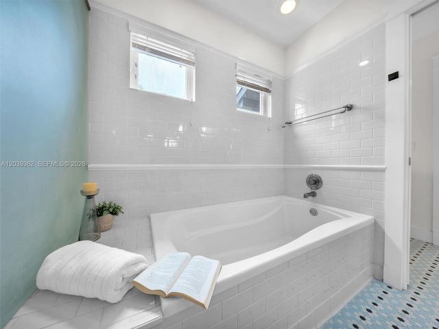 736 NE 17th Way, Fort Lauderdale, FL 33304