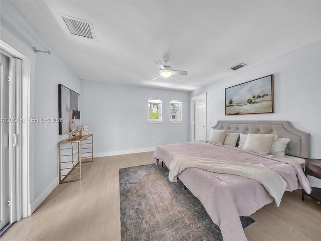 736 NE 17th Way, Fort Lauderdale, FL 33304